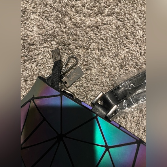 GEOMETRIC LUMINOUS IRIDESCENT HOLOGRAPHIC HANDBAG - Picture 7 of 10